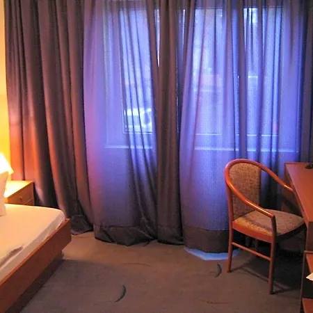 Hotel Restaurant Marbella 3*
